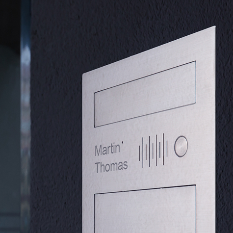 Porta d'ingresso con cassetta postale personalizzata